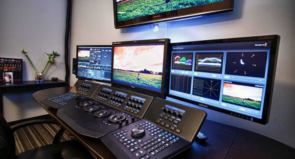 Muốn dựng trailer thành công, nhất định phải có 5 yếu tố này! 2 Ngoài trailer nghệ thuật thì hiện nay trailer cũng rất phổ biến trong ngành quảng cáo truyền thông.