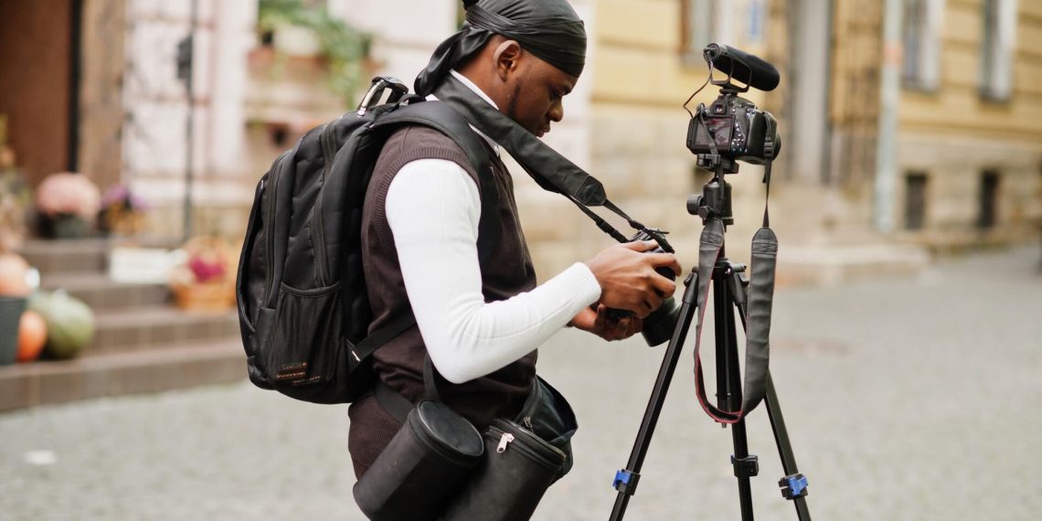 Phân biệt 3 khái niệm: video maker, videographer, cinematographer 1 Phân biệt 3 khái niệm: video maker, videographer, cinematographer