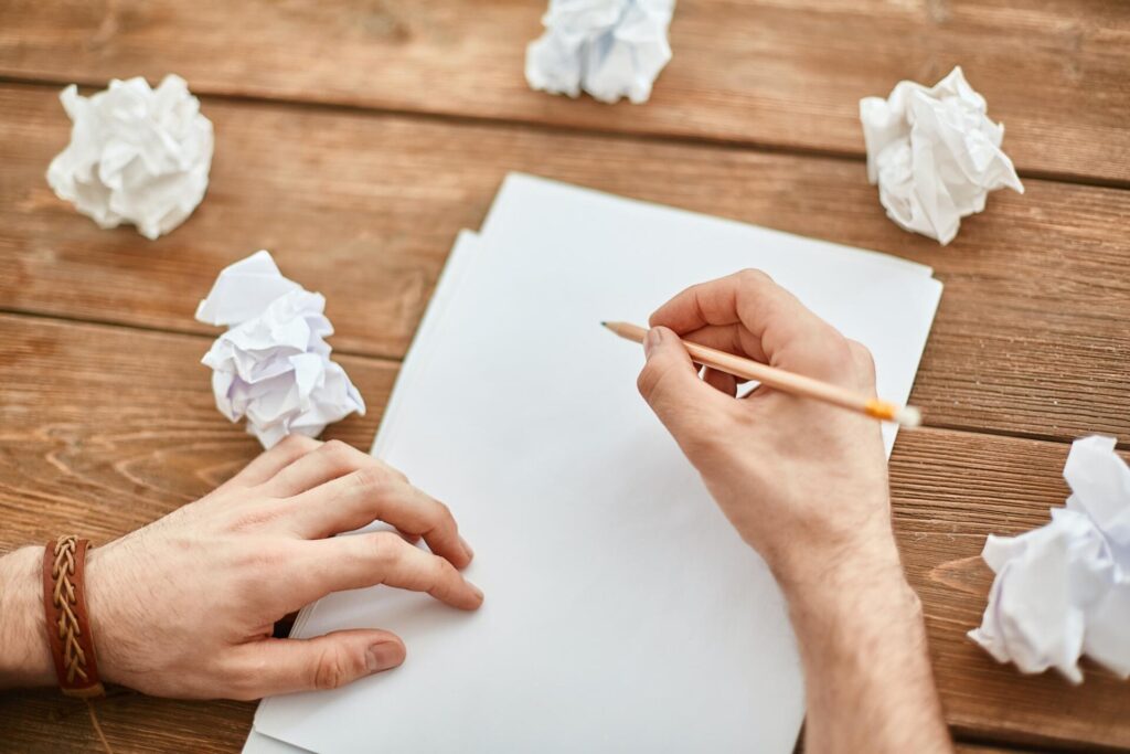 Thêm phần hình ảnh cho Storyboard bằng cách vẽ phác thảo hoặc dùng ảnh stock đều được.